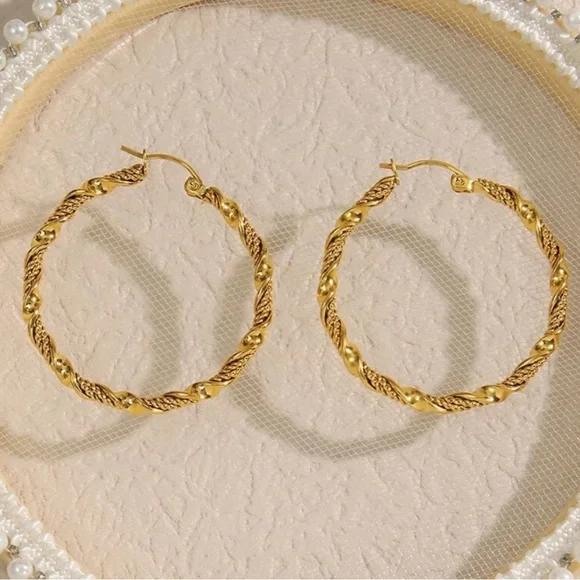 NEW 18K GOLD CUTE TWISTED WAVE HOOP EARRINGS, NICE EARRINGS, CUTE EARRINGS - Picture 6 of 6